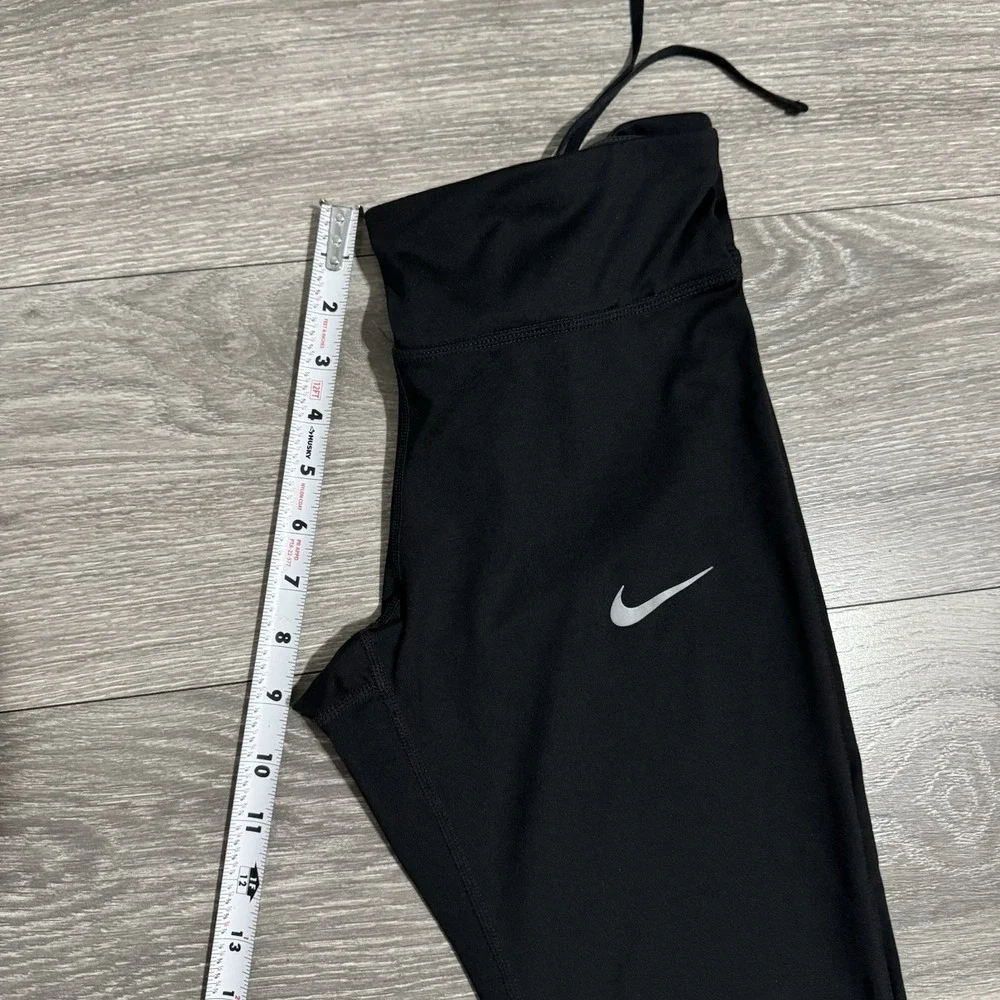 Nike Dri Fit‎ Size Medium Cropped Stretchy Leggings Womens Athletic Drawnstring